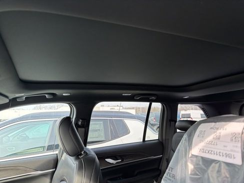 New 2025 Jeep Grand Cherokee Limited image 16