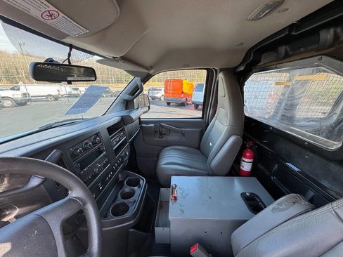 Used 2017 Chevrolet Express 2500 image 10