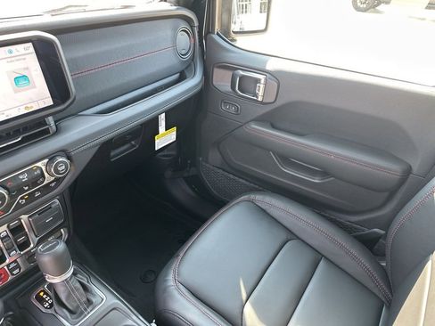 New 2025 Jeep Gladiator Rubicon image 18