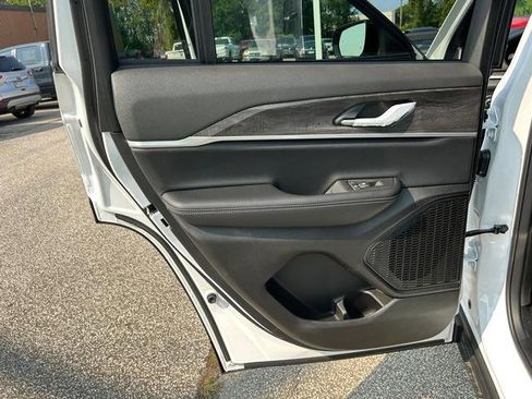 New 2025 Jeep Grand Cherokee Limited w/ Trailer Tow Package image 13