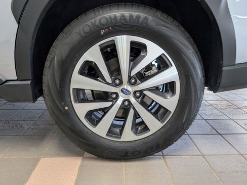 Used 2025 Subaru Outback Premium image 31