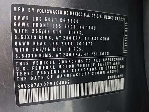 Used 2023 Volkswagen Tiguan SE R-Line image 23