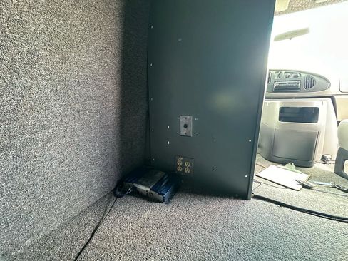 Used 2000 Ford E-350 and Econoline 350 Super Duty RWD image 19