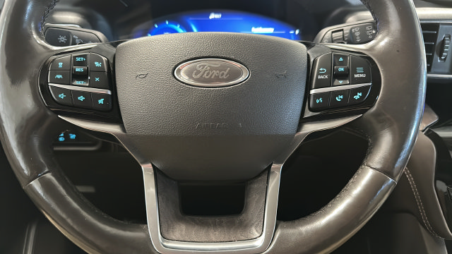Used 2021 Ford Explorer Platinum w/ Equipment Group 601A AWD/4WD image 16