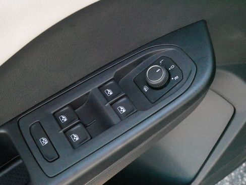 Certified 2025 Volkswagen Taos S AWD/4WD image 19