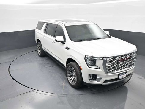 Used 2023 GMC Yukon XL Denali w/ Denali Reserve Package image 30