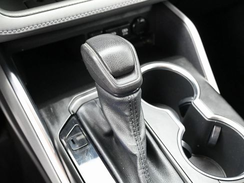 Used 2021 Toyota Highlander L image 27