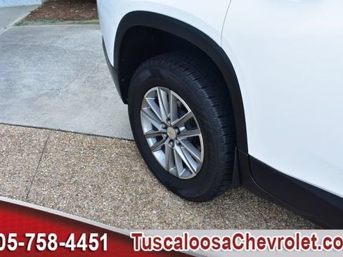 Used 2023 Chevrolet Traverse LT FWD image 17