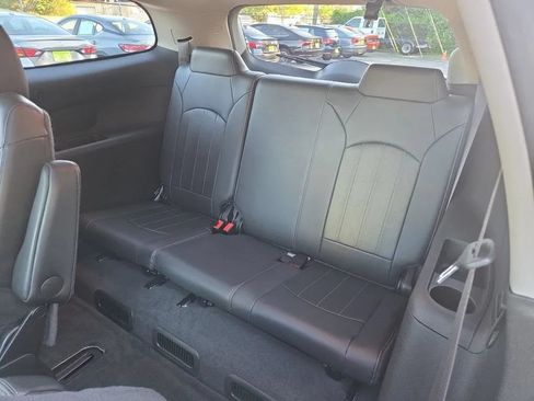Used 2015 Buick Enclave Leather FWD image 11