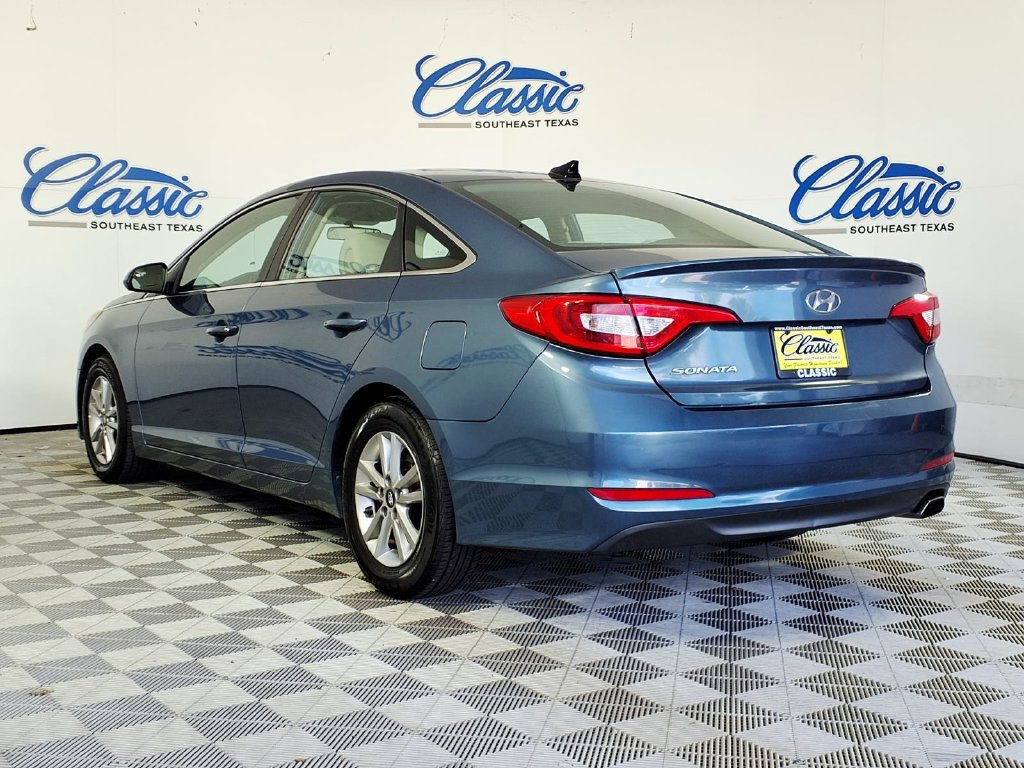 Used 2016 Hyundai Sonata SE FWD image 2