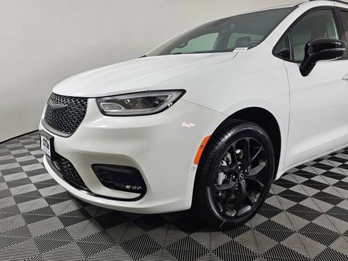 New 2026 Chrysler Pacifica Select image 11