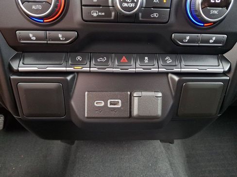 Used 2021 Chevrolet Silverado 1500 RST w/ Z71 Off-Road Package AWD/4WD image 23