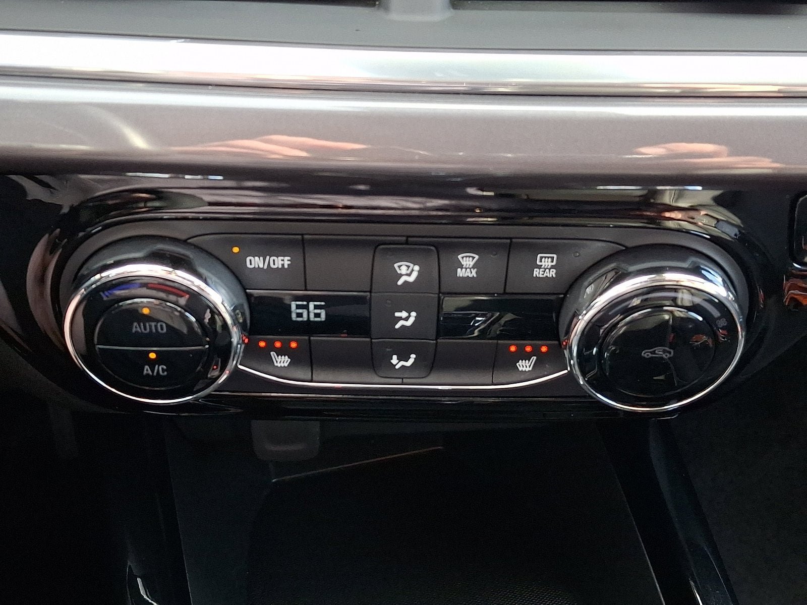 Used 2024 Chevrolet Trax ACTIV w/ Driver Confidence Package FWD image 15