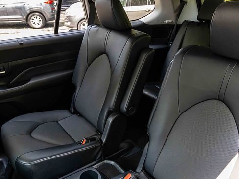 Used 2024 Toyota Grand Highlander AWD image 21