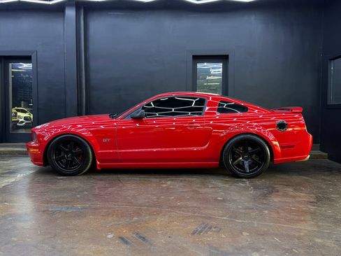 Used 2005 Ford Mustang GT RWD image 5