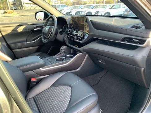 Used 2023 Toyota Highlander XSE image 20