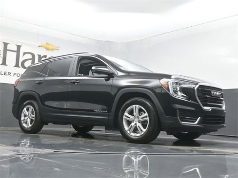 Used 2023 GMC Terrain SLE w/ Driver Convenience Package image 2