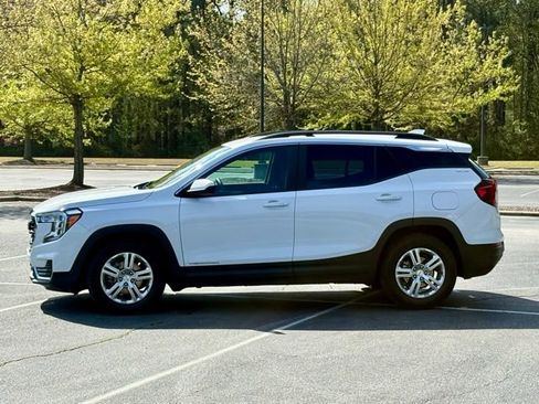 Used 2022 GMC Terrain SLE w/ Driver Convenience Package image 3