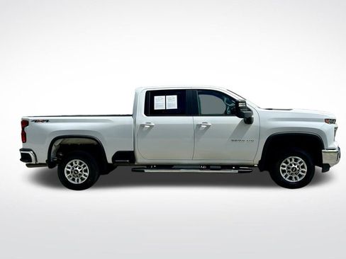Used 2025 Chevrolet Silverado 2500 LT w/ Convenience Package AWD/4WD image 4
