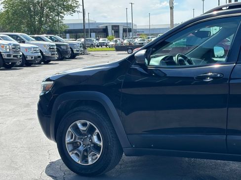 Used 2019 Jeep Cherokee Trailhawk w/ Cold Weather Group AWD/4WD image 6