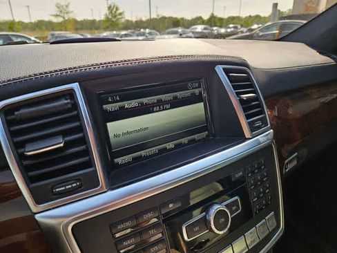 Used 2014 Mercedes-Benz GL 550 4MATIC image 31