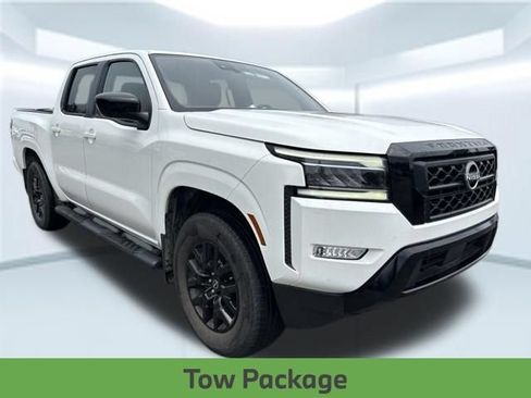 Used 2023 Nissan Frontier SV w/ Midnight Edition Package RWD image 3