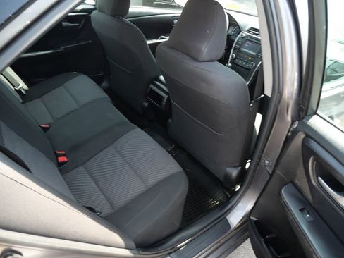 Used 2017 Toyota Camry LE image 21