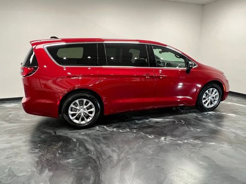 New 2026 Chrysler Pacifica Limited image 23