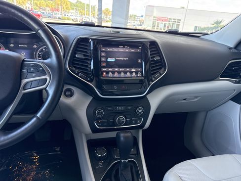 Used 2019 Jeep Cherokee Limited AWD/4WD image 28