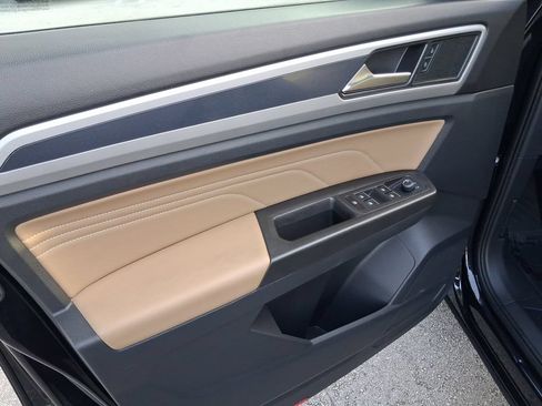 Used 2023 Volkswagen Atlas Cross Sport SE FWD image 19