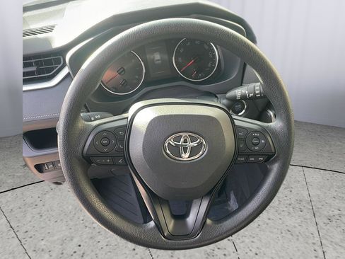 Used 2020 Toyota RAV4 XLE w/ Convenience Package image 6