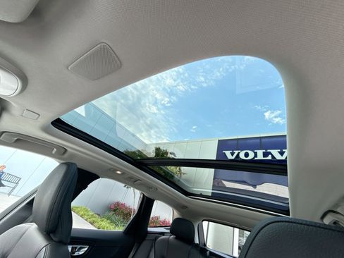 Used 2023 Volvo XC60 B5 Plus w/ Climate Package AWD/4WD image 24