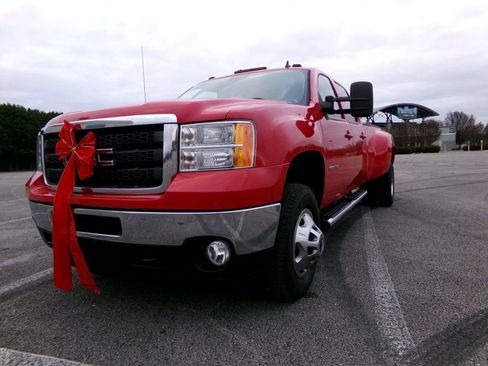 Used 2011 GMC Sierra 3500 SLT w/ SLT Convenience Package image 4