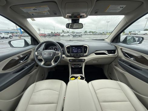 Used 2024 GMC Terrain Denali w/ Denali Premium Package AWD/4WD image 14