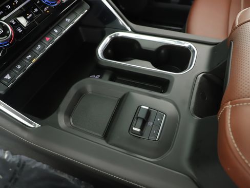 Used 2025 GMC Sierra 2500 Denali Ultimate image 15