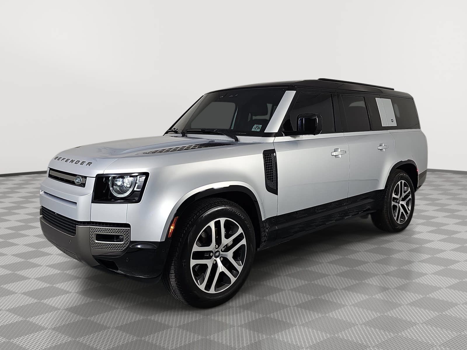 Used 2024 Land Rover Defender 130 X-Dynamic SE AWD/4WD image 4