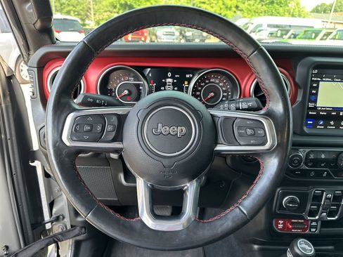 Used 2022 Jeep Wrangler Unlimited Rubicon w/ Cold Weather Group AWD/4WD image 11
