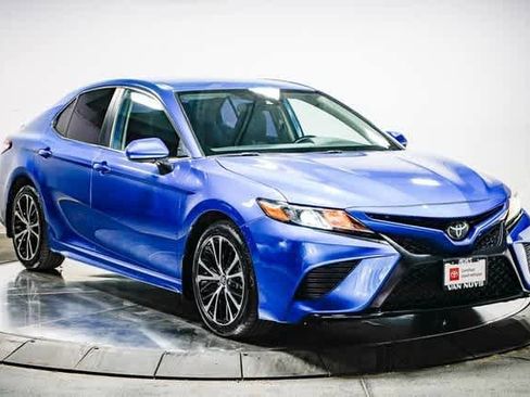Certified 2020 Toyota Camry SE image 6