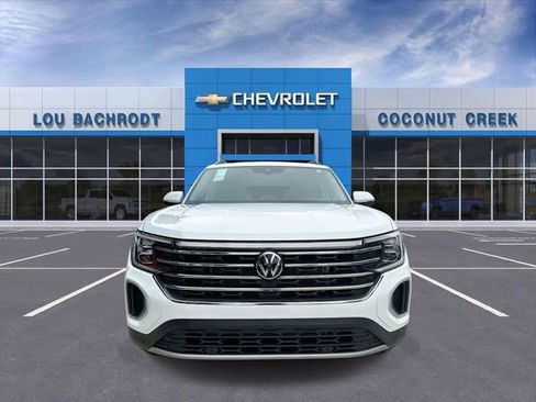 Used 2025 Volkswagen Atlas SE image 3