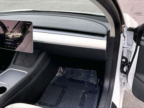 Used 2022 Tesla Model 3 Performance image 17