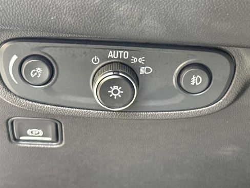 Used 2024 GMC Terrain SLT image 16