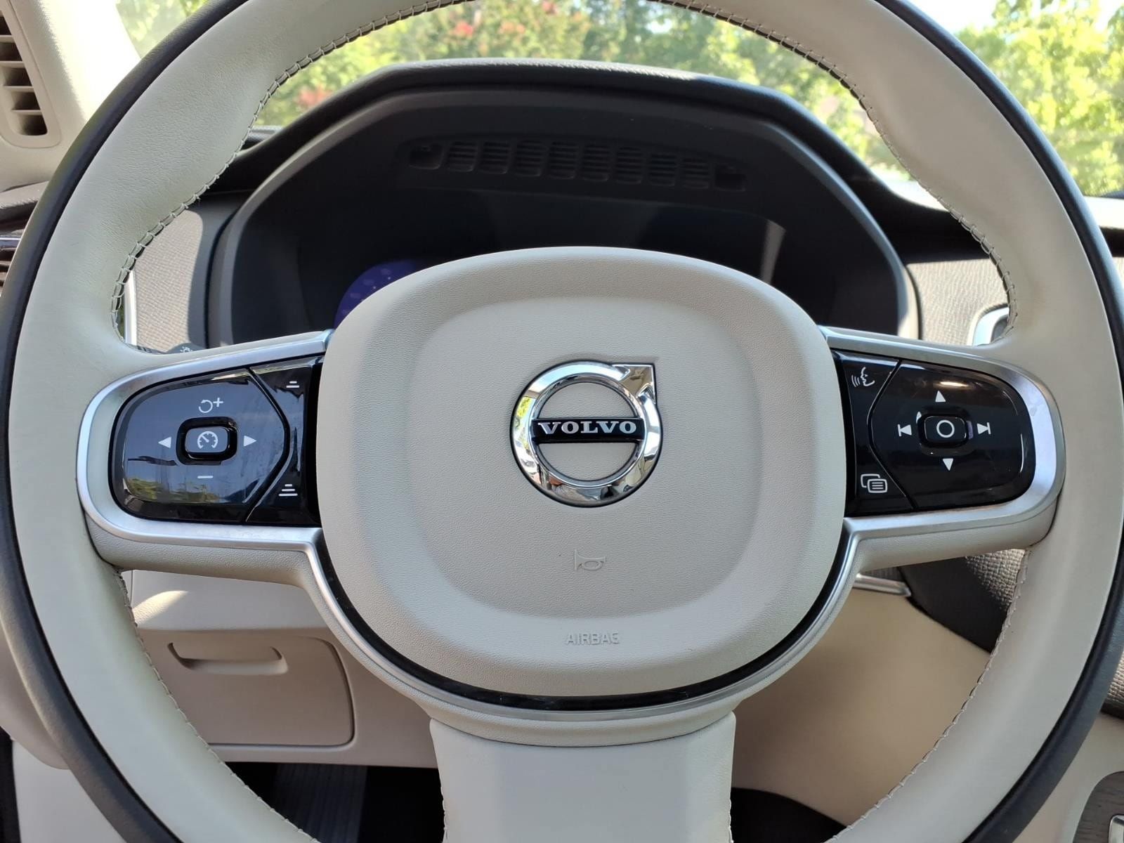 Certified 2025 Volvo XC90 B5 Plus w/ Protection Package Premier AWD/4WD image 26