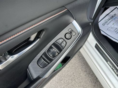 Used 2021 Nissan Sentra SR FWD image 11