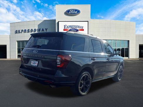 Used 2023 Ford Expedition Limited image 6
