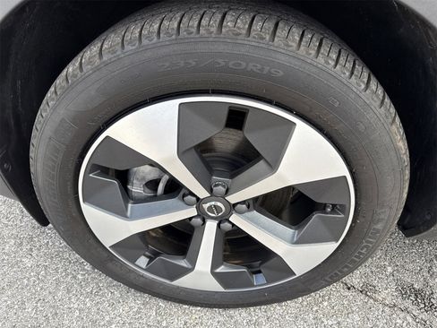 Used 2025 Volvo XC40 B5 Plus w/ Protection Package Premier image 42