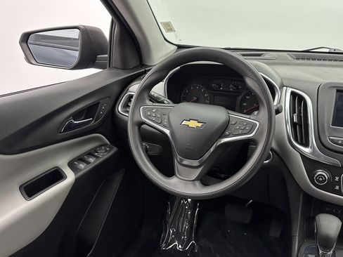 Used 2022 Chevrolet Equinox LS image 25
