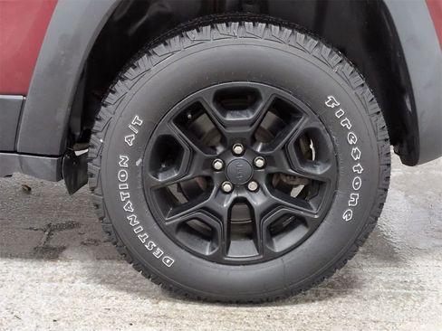 Certified 2019 Jeep Cherokee Trailhawk w/ Cold Weather Group image 15