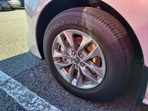 Used 2025 Toyota Sienna XLE image 25