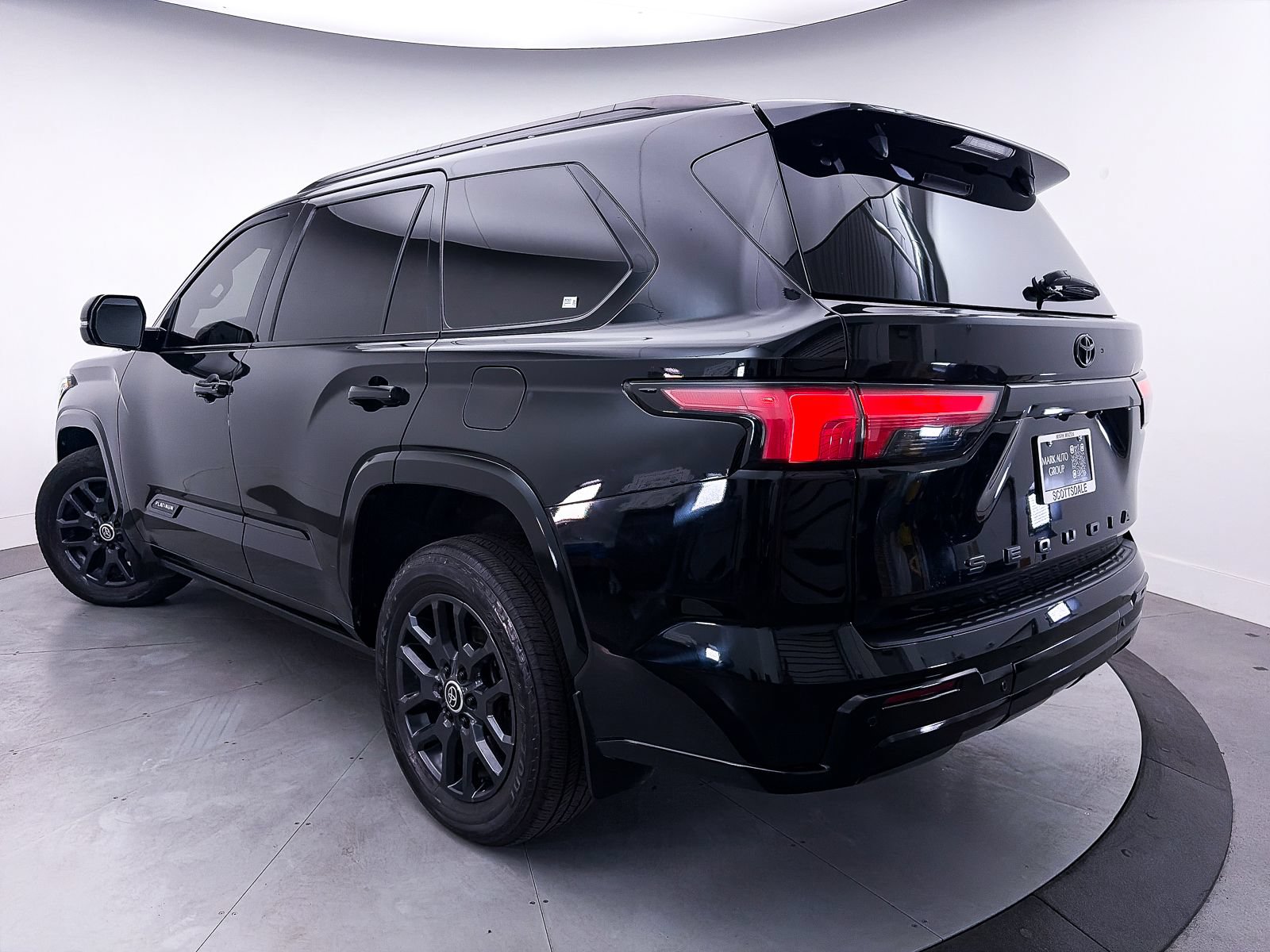 Used 2024 Toyota Sequoia Platinum AWD/4WD image 2