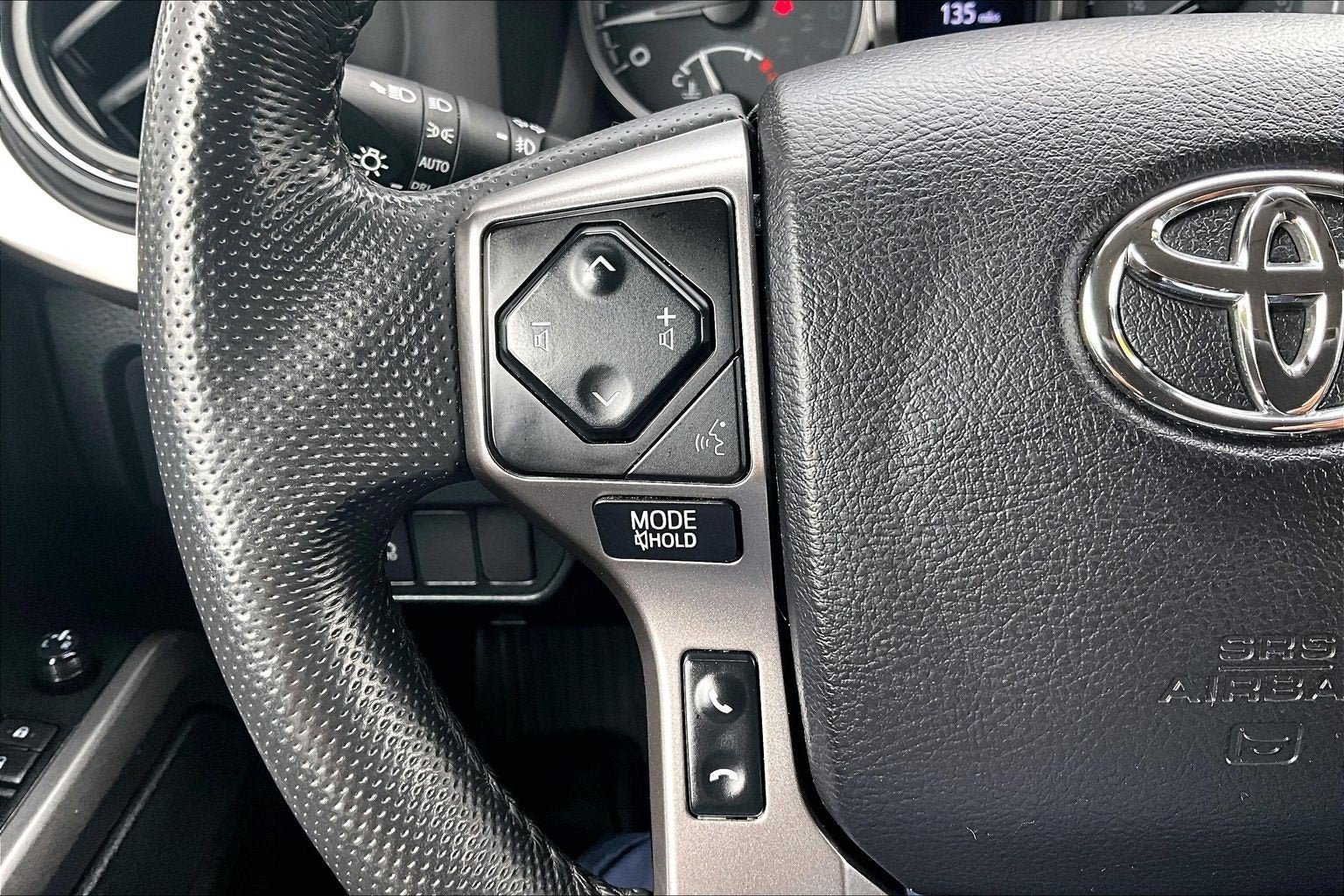 Used 2022 Toyota Tacoma SR5 AWD/4WD image 17